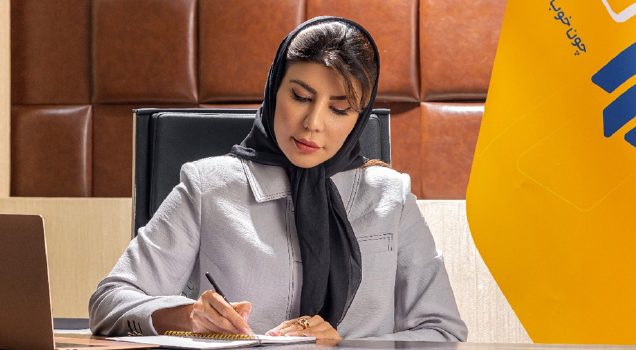 900-350-CEO زهره فرجی مدیر عامل شرکت نورلو پلاست در محیط شرکت