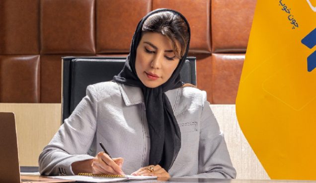 900-350-CEO زهره فرجی مدیر عامل شرکت نورلو پلاست در محیط شرکت