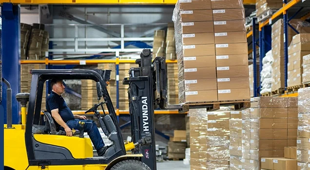 900-350 (3) لیفتراک در حال انتقال لاستیک های EPDM در انبار مرکزی نورلو پلاست